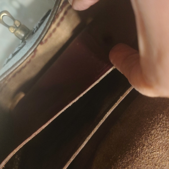 Elegant Burgundy Leather Bag - Picture 7 of 11